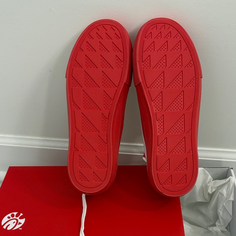 Chick-fil-A Branded Low-Top Canvas Sneakers - women’s size 7 - Picture 3 of 5